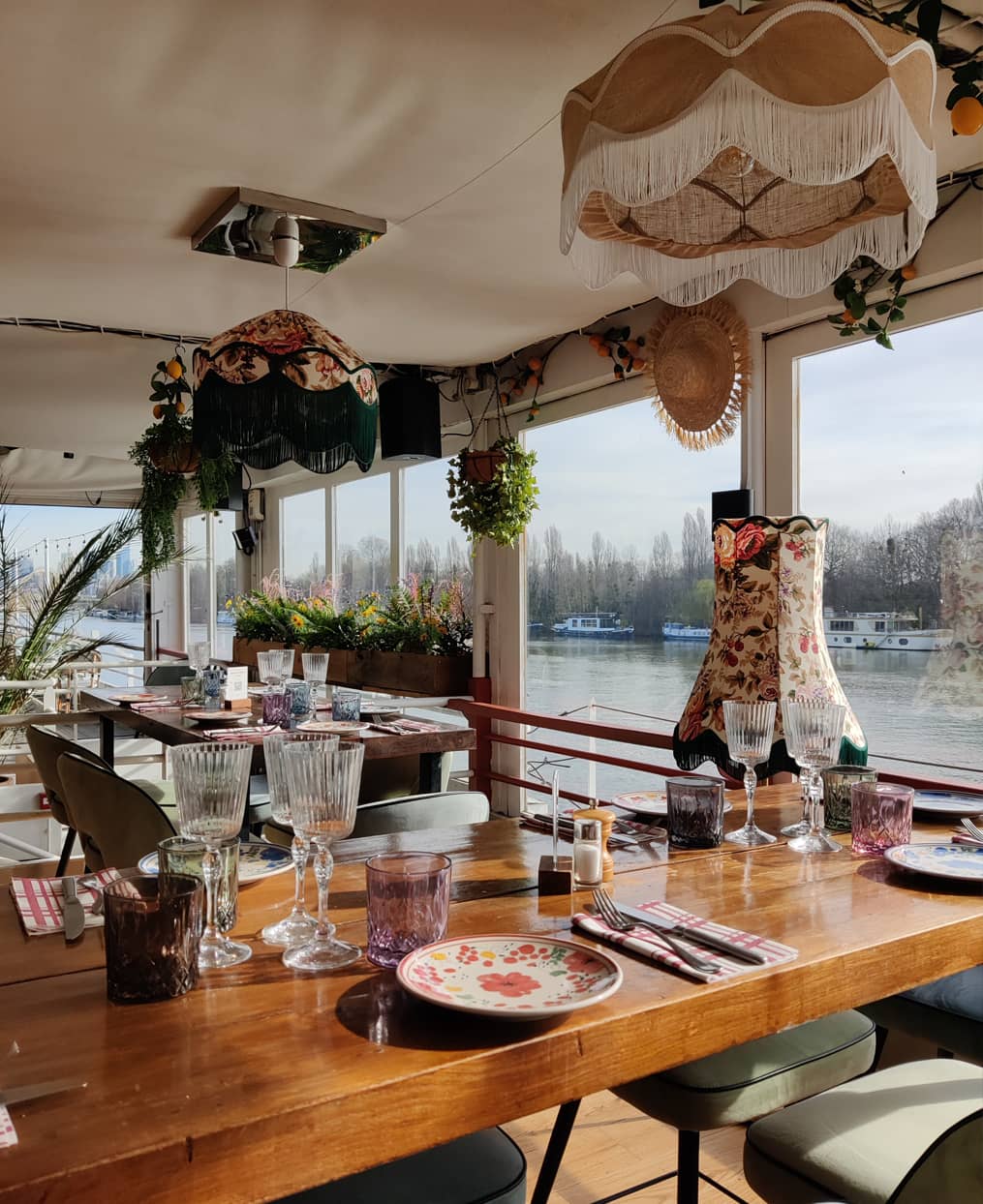 River boat restaurant rental in Paris