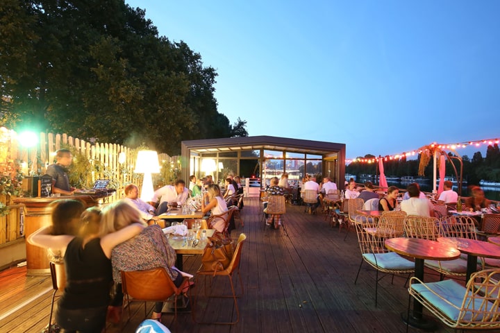 Restaurant on the water Paris